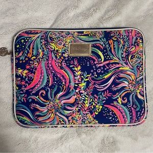 Used Lilly Pulitzer tech sleeve in “beach loot”